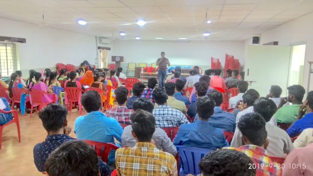 Sambasivam Sathyamoorthy sharing Industry hiring expectations in PR Engineering College Thanjavur BTech students Industry Connect